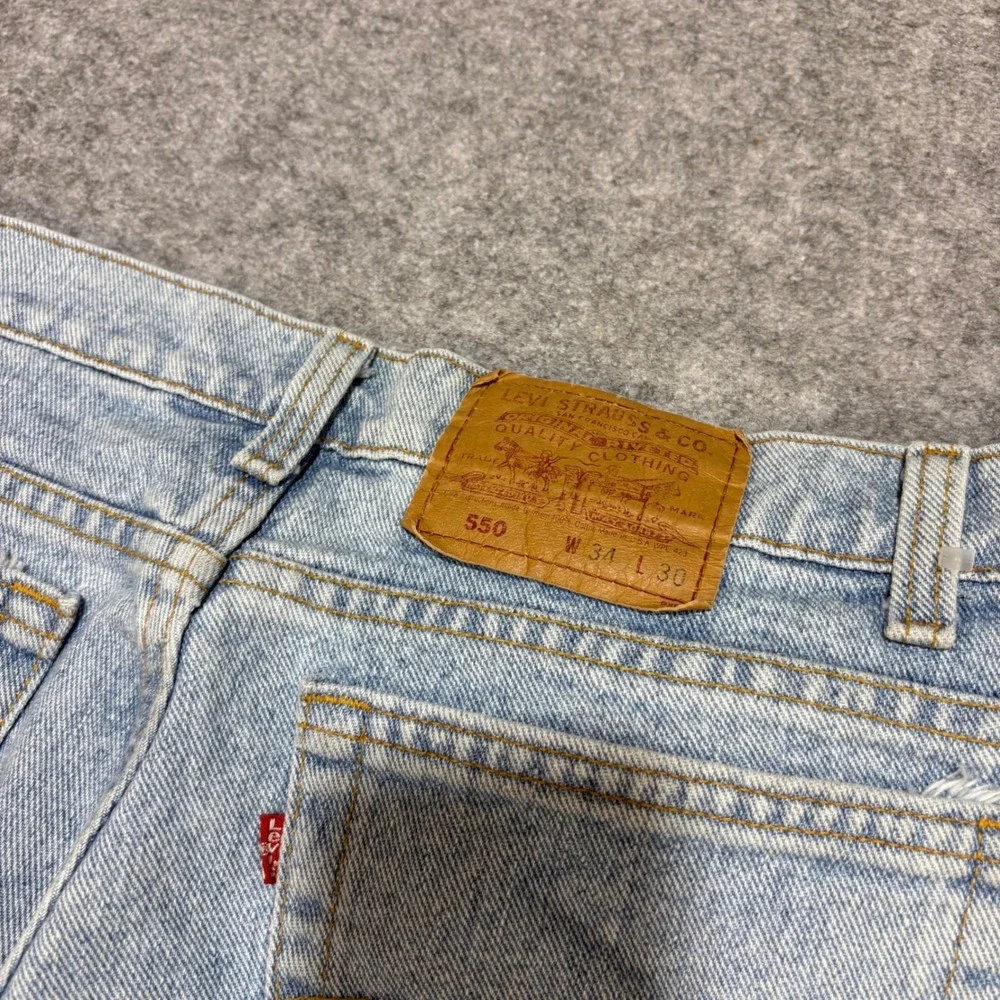 Levis 550 Relaxed Fit Tapered Leg Jeans Light Wash Mens 34x30 Vintage Style
